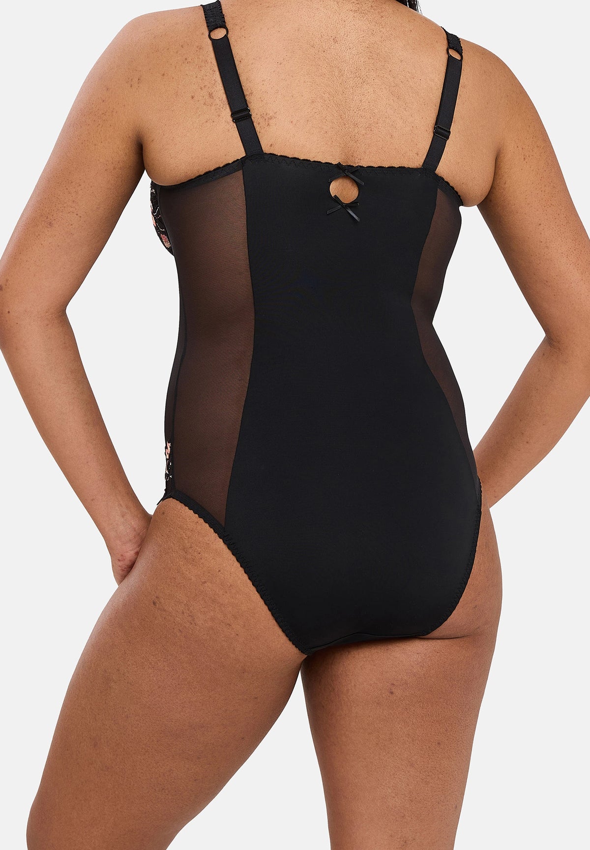 Manichino che indossa il Body Arum Cabaret Nero e Rosa