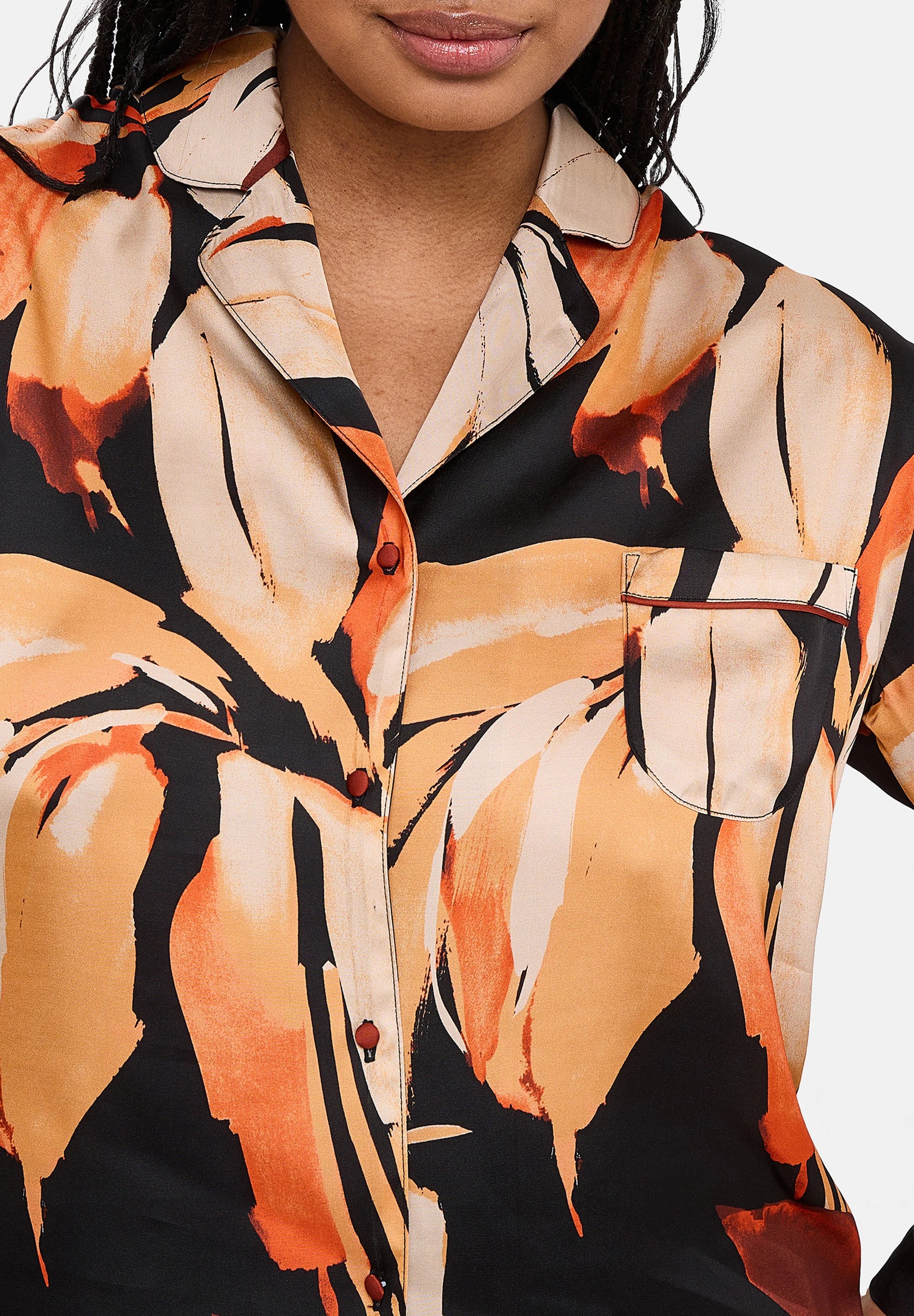 Overhemd Pure Chic Zwarte Bladeren – close-up van de stof