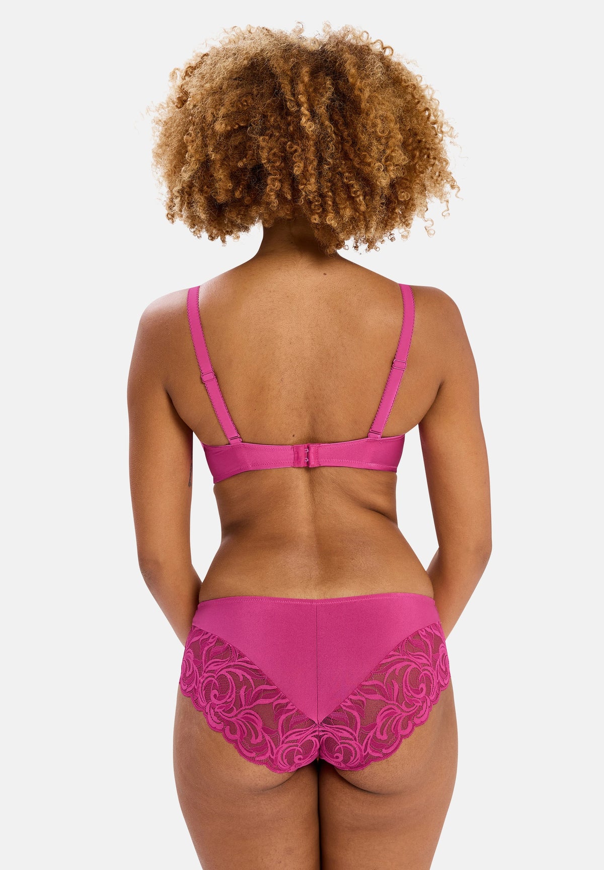 Mannequin portant la culotte haute Carla rouge fuschia - vue de dos