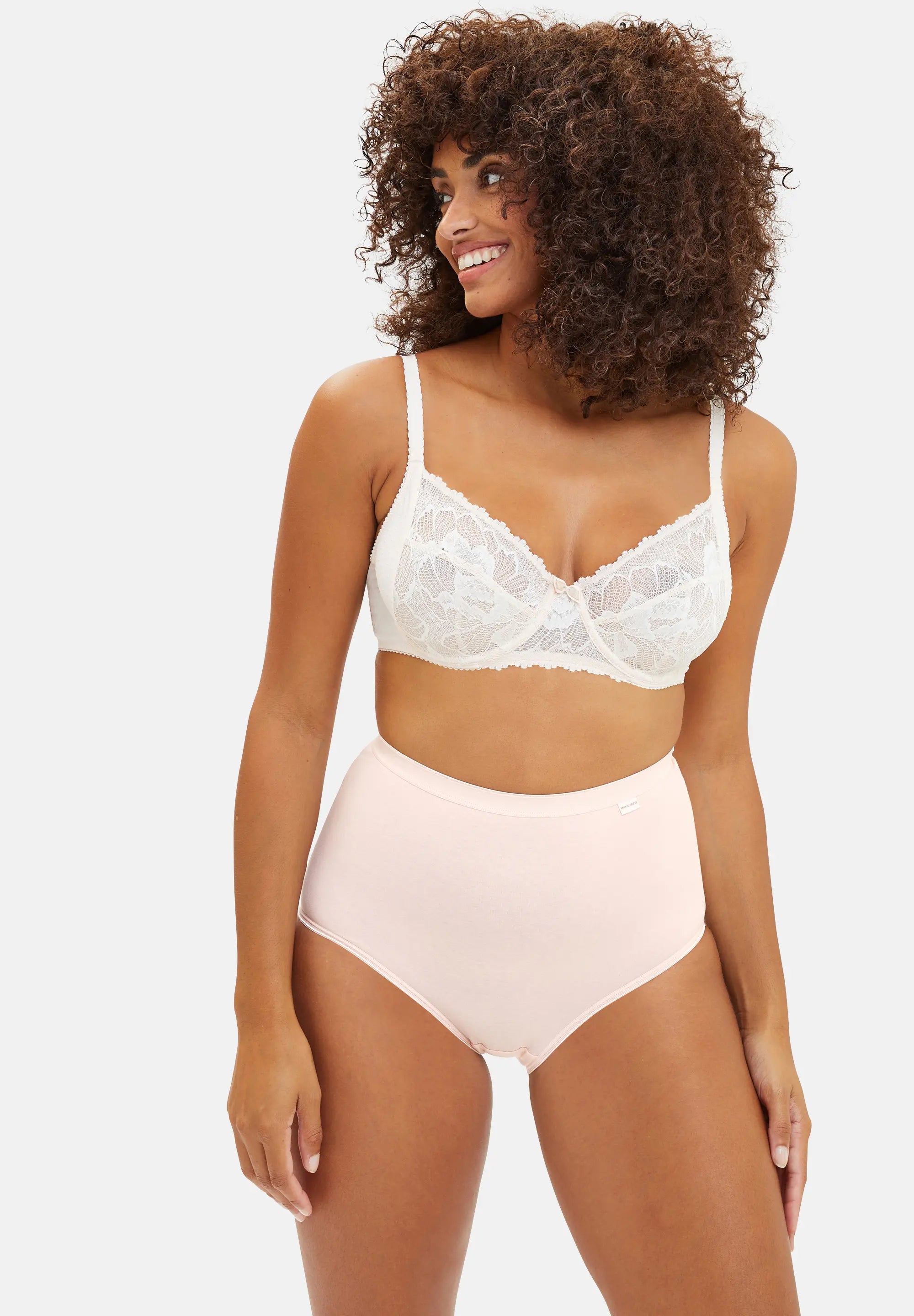 Culotte taille haute rose et soutien-gorge blanc dentelle