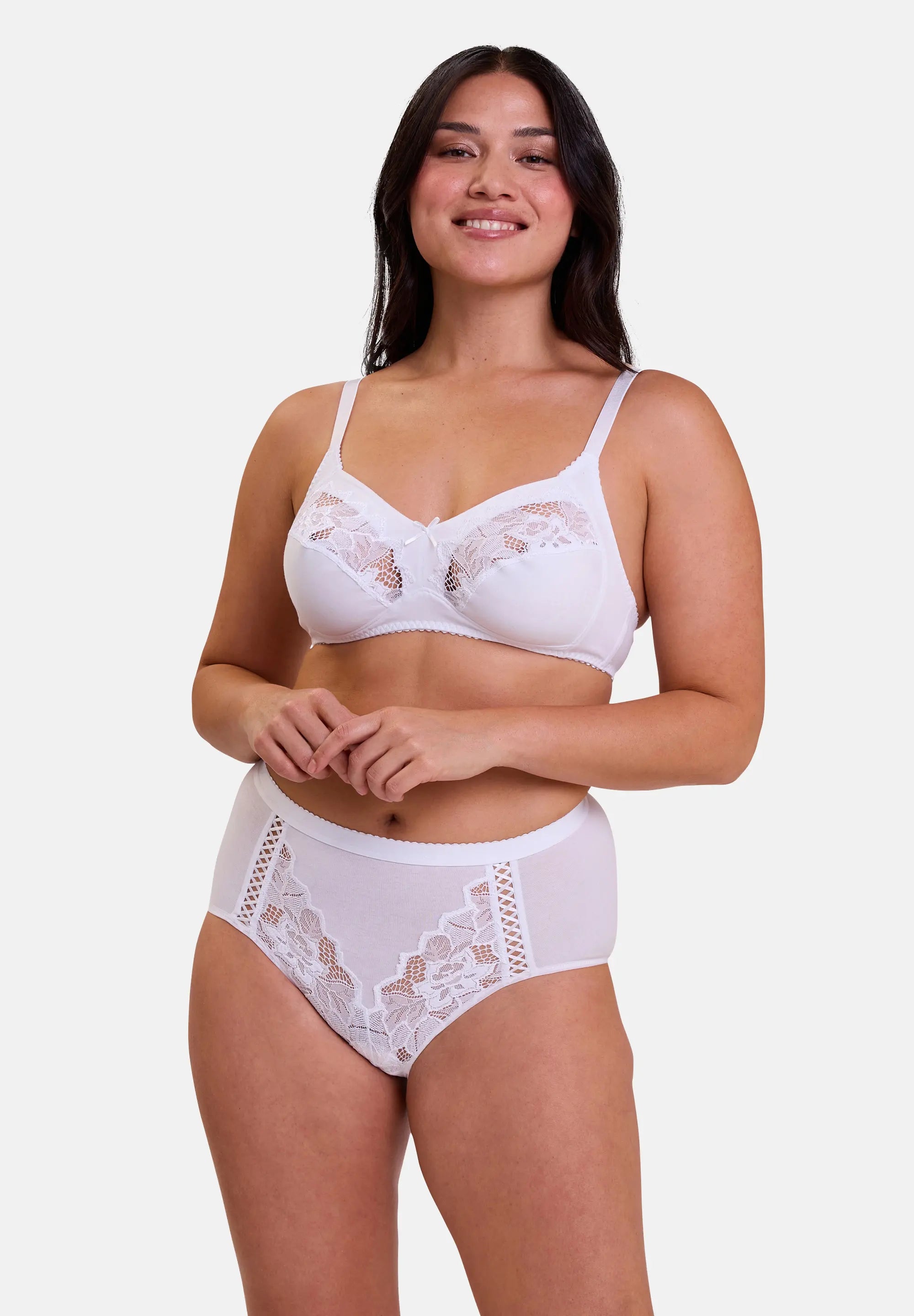 Culotte taille haute blanche pour femme porté avec soutien-gorge