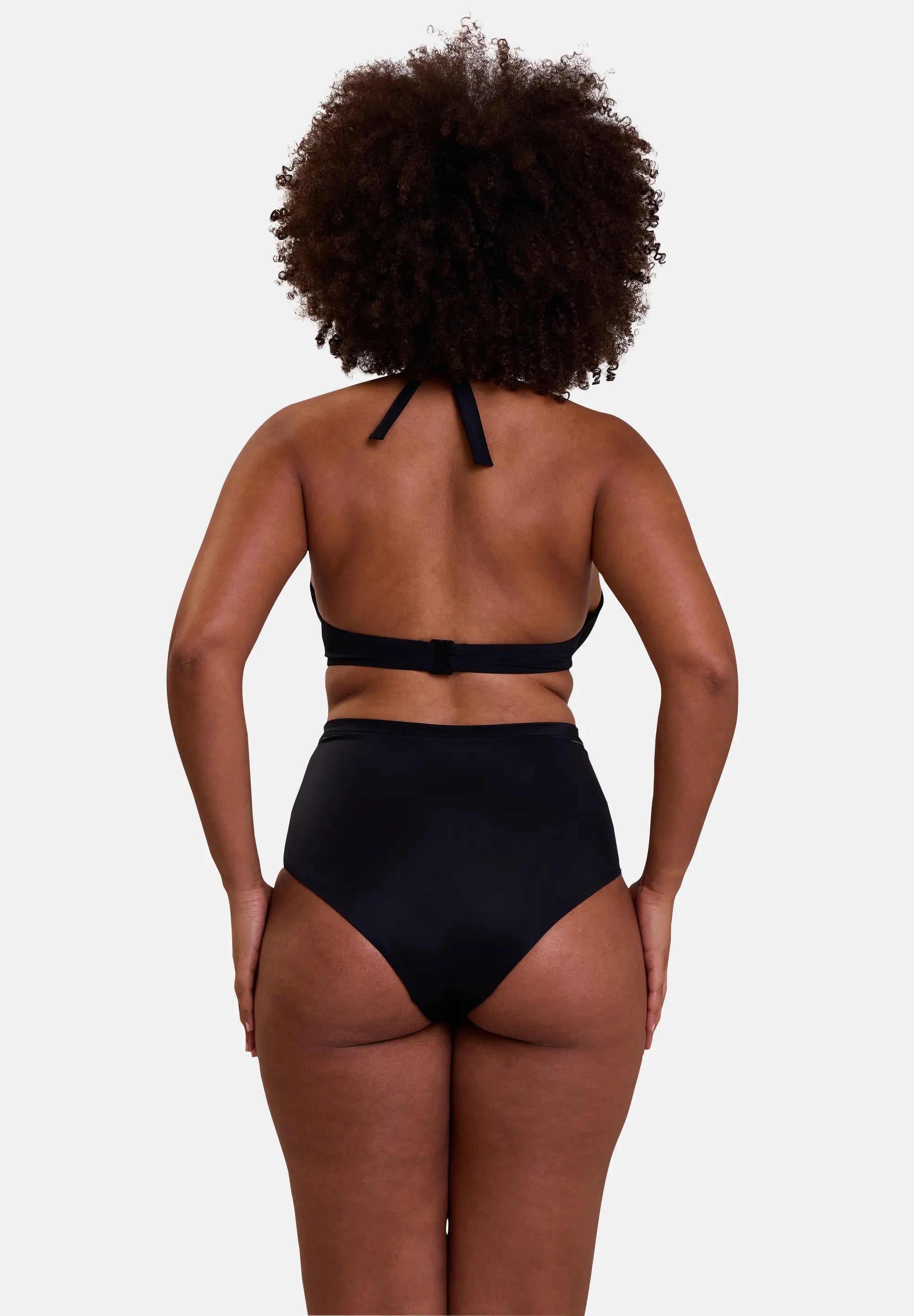 Culotte de bain noire - taille haute - portée avec un haut de maillot de bain - de dos