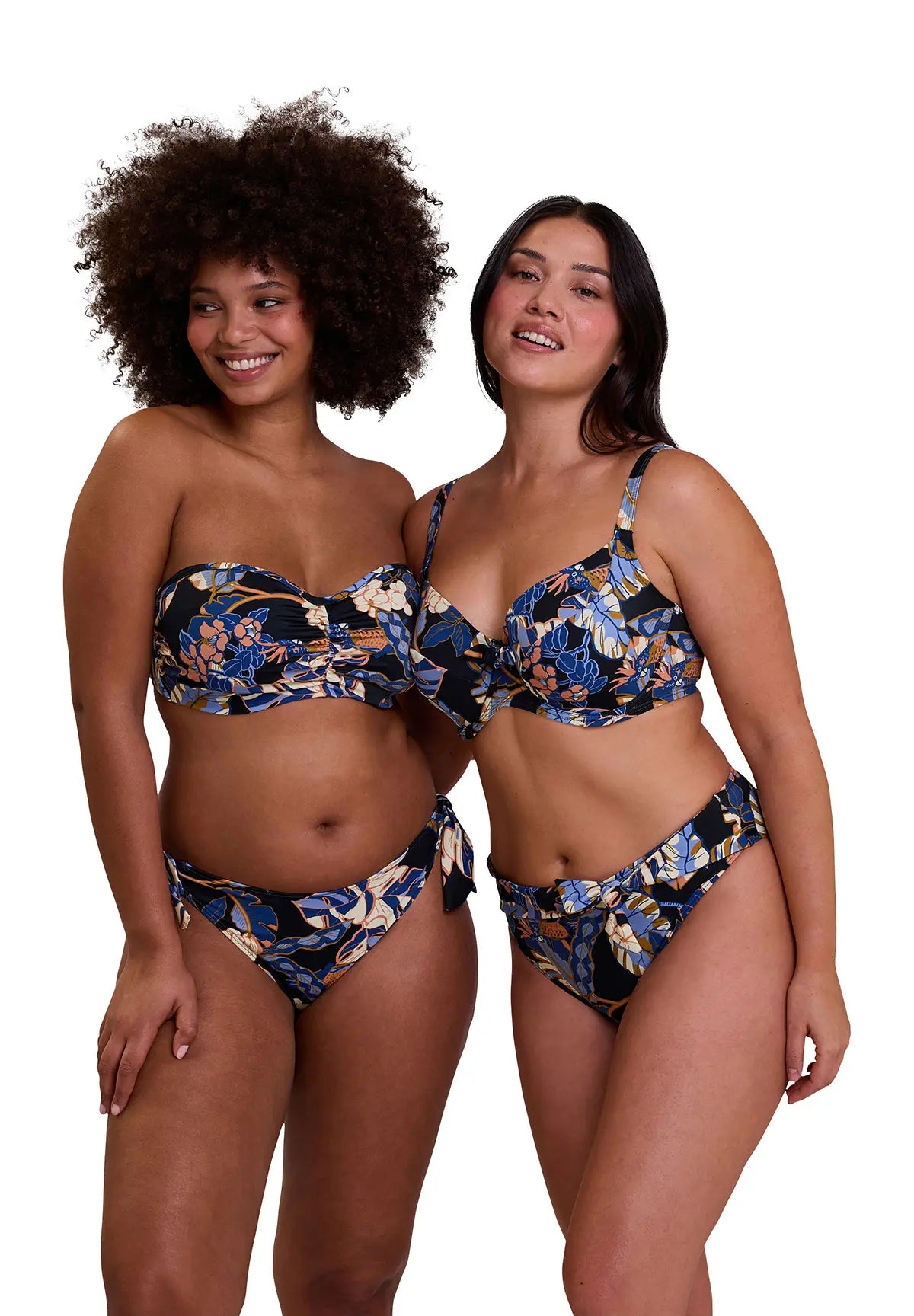 Deux maillots de bain- portés par deux modèles - imprimé exotique noir