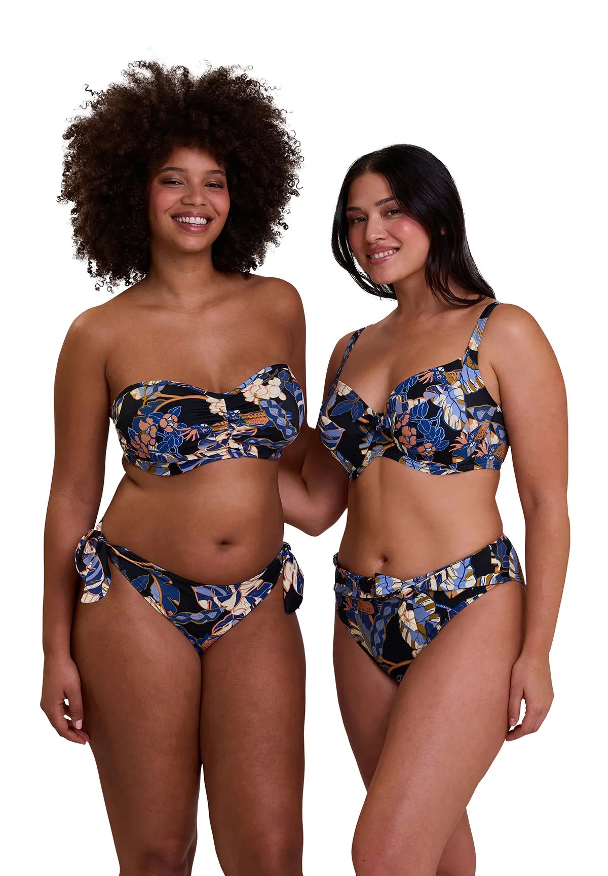 Deux modèles portent maillot de bain - imprimé exotique noir