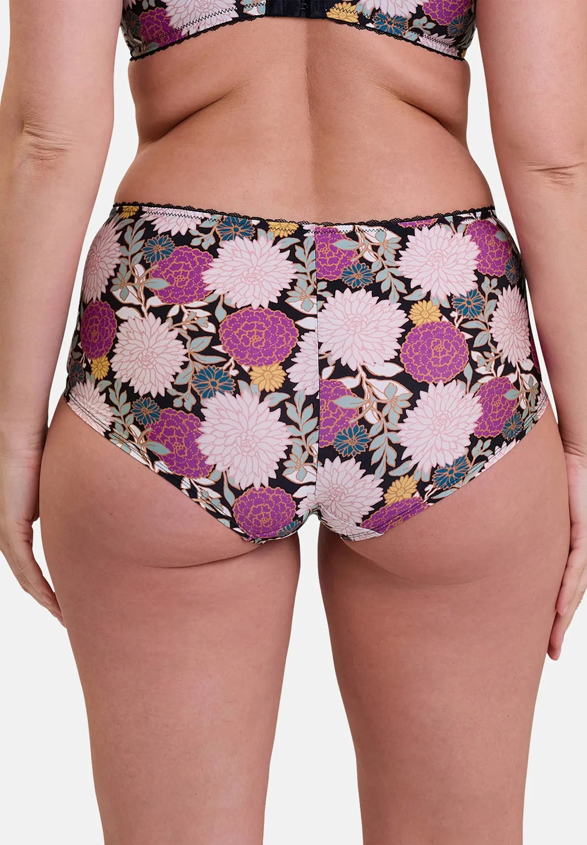 Aurélie Shorty met donkere dahliaprint