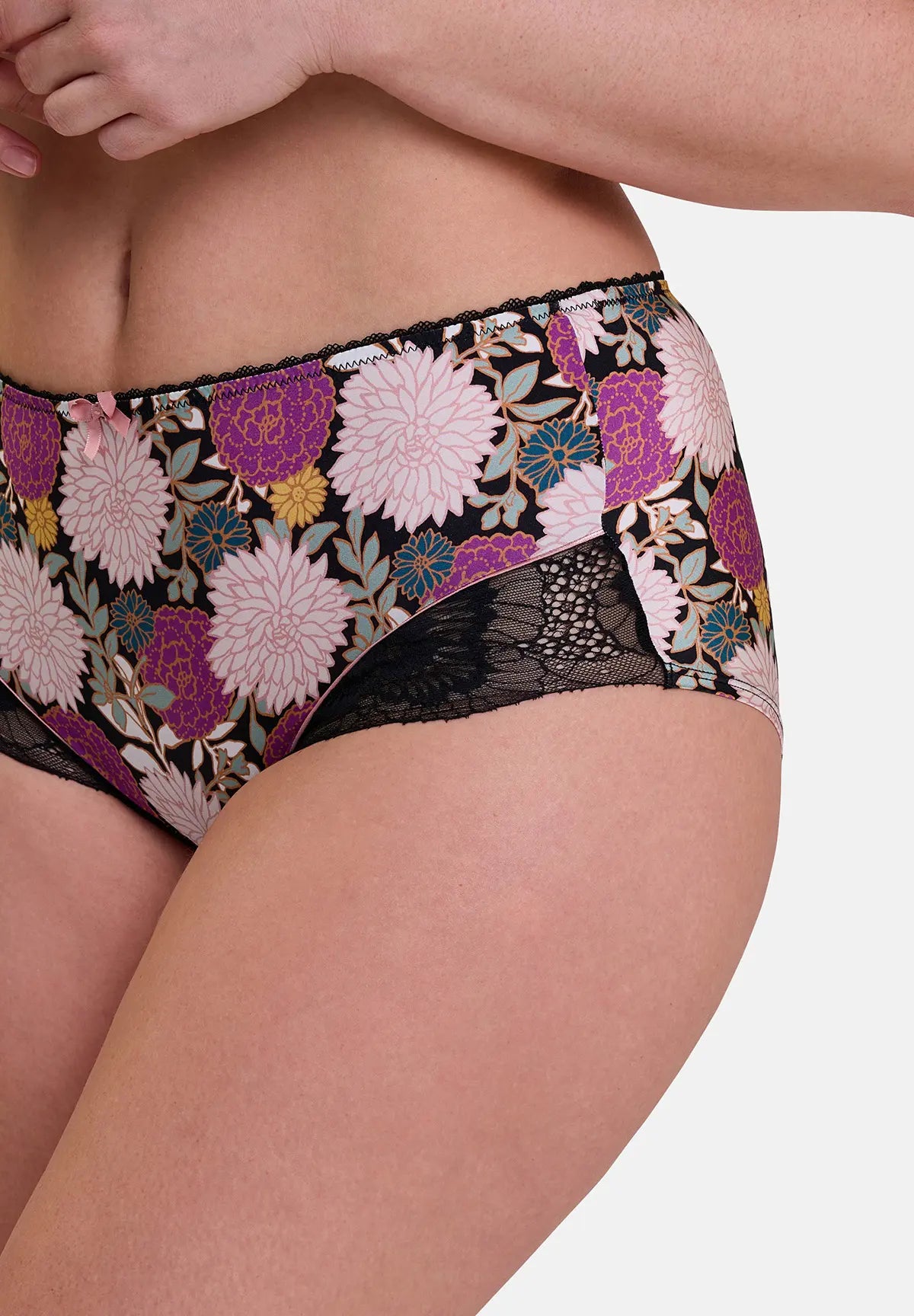 Aurélie Shorty met donkere dahliaprint