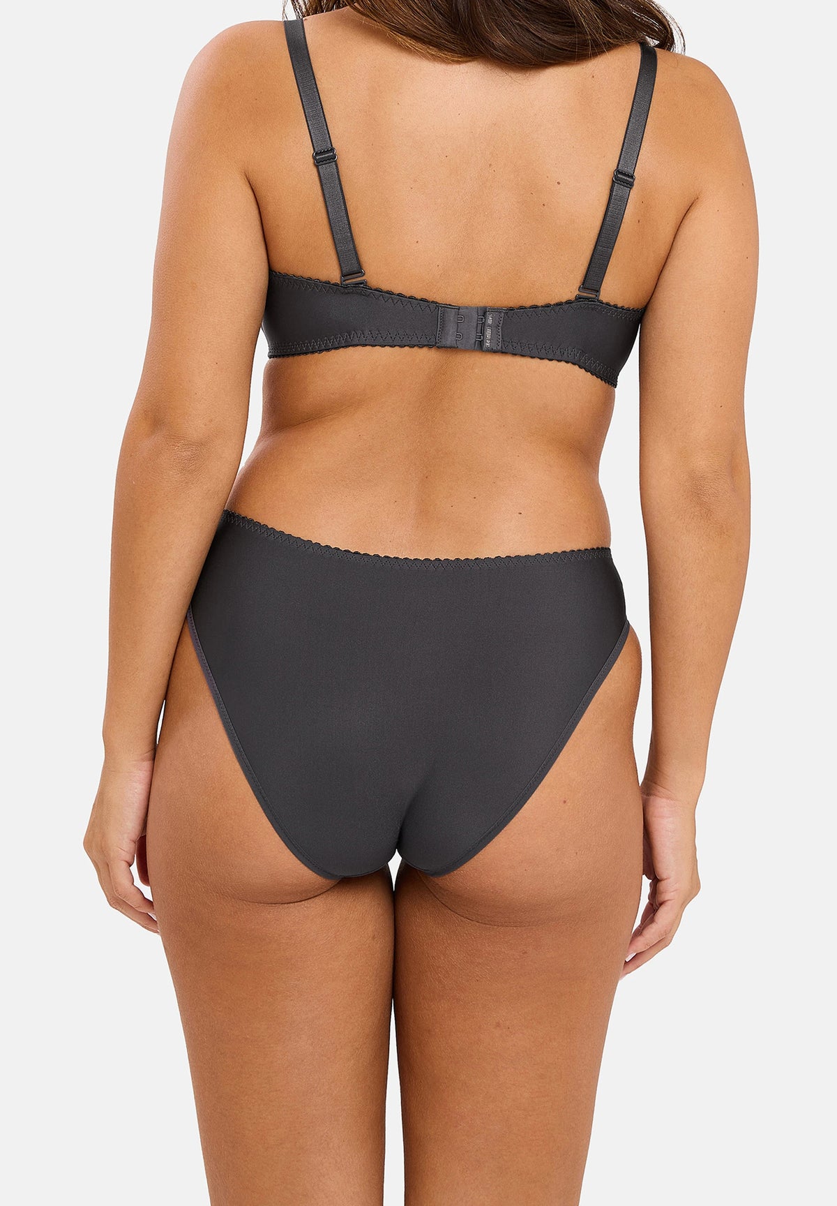 Model wearing Briefs Amélie Gris Périscope