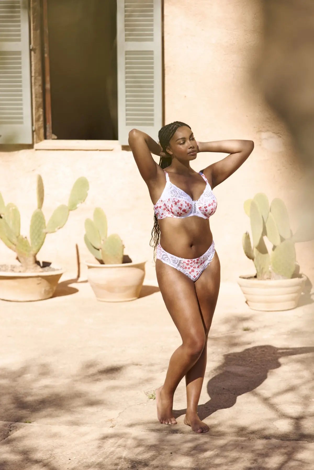 Braguita clásica Amélie Print Estampado Floral Blanco y Rojo