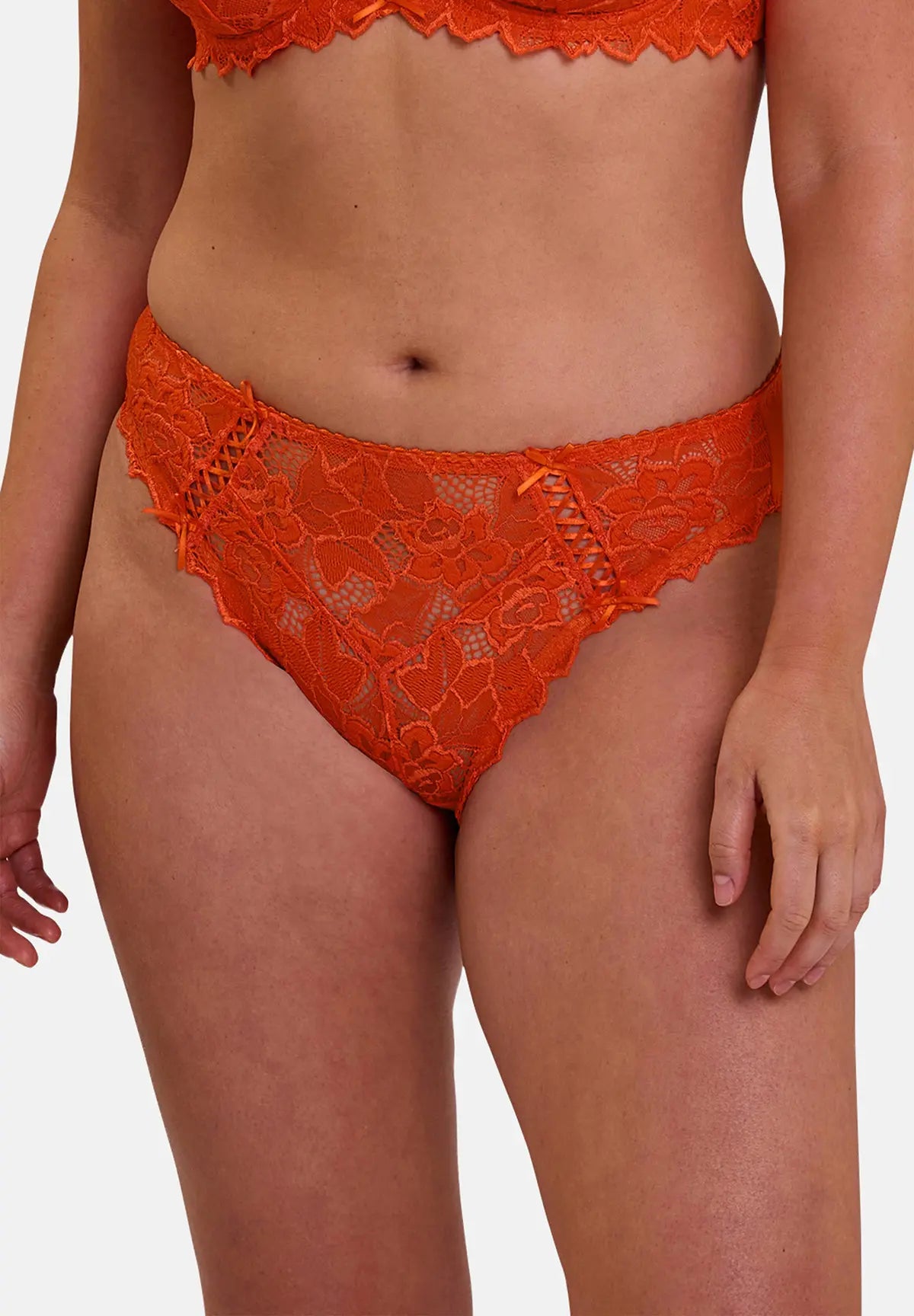 Set van 2 Arum slips in Zwart en Wit en Nud