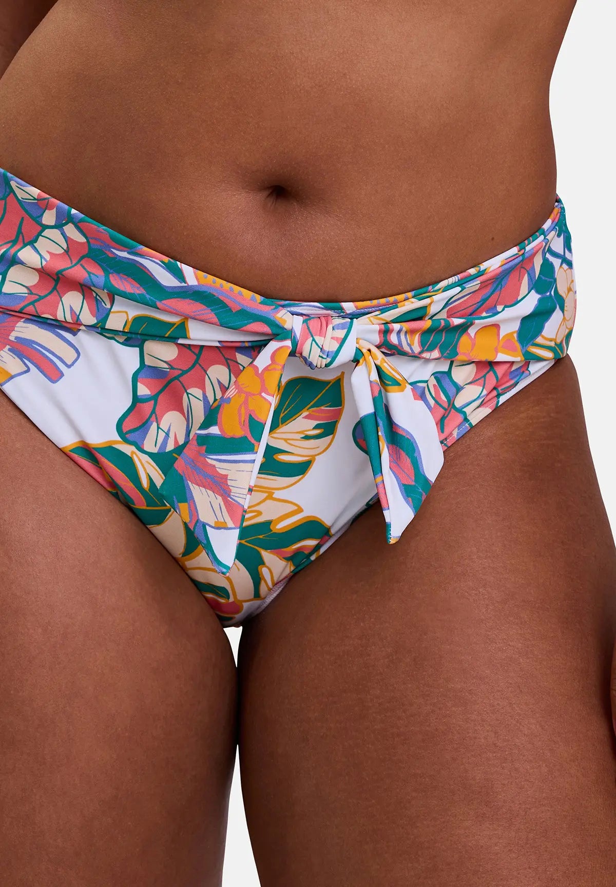 Zoom sur slip de bain pour femme - imprimé exotique blanc