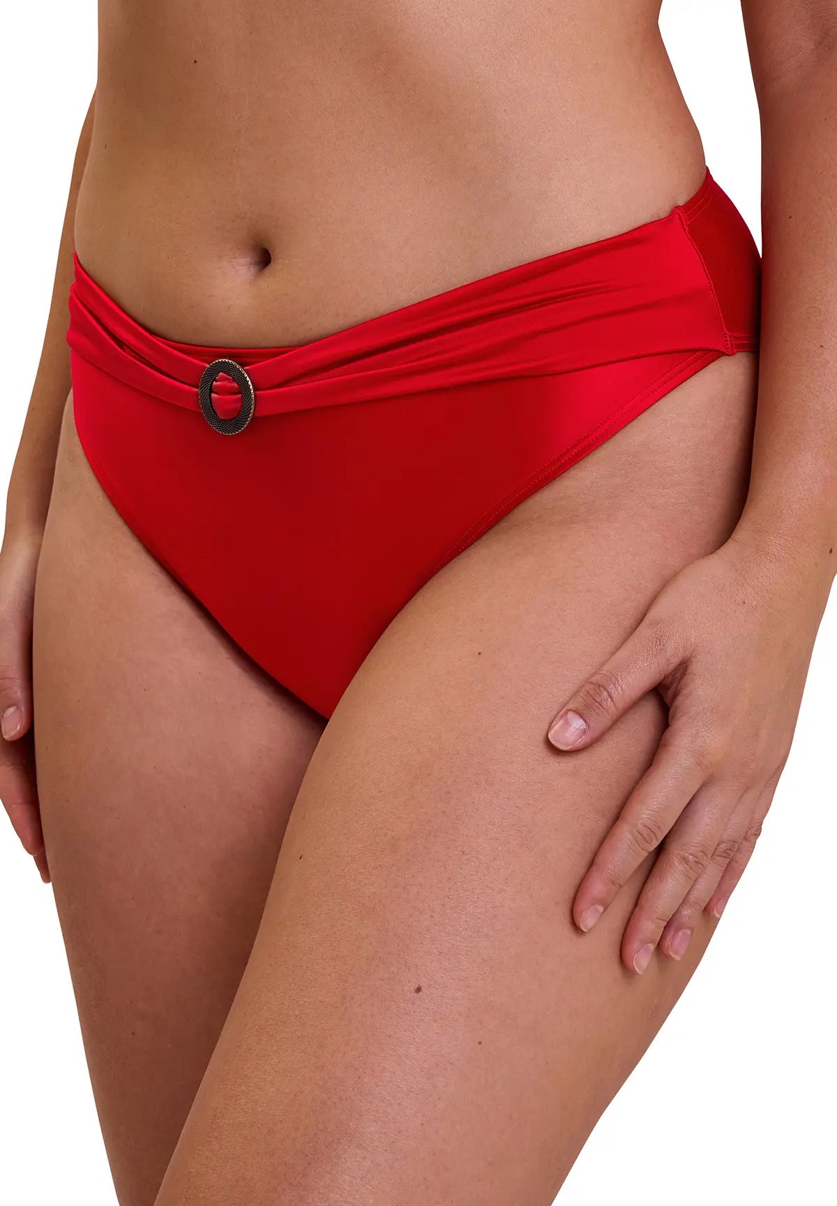 Zoom sur slip de bain pour femme - couleur rouge