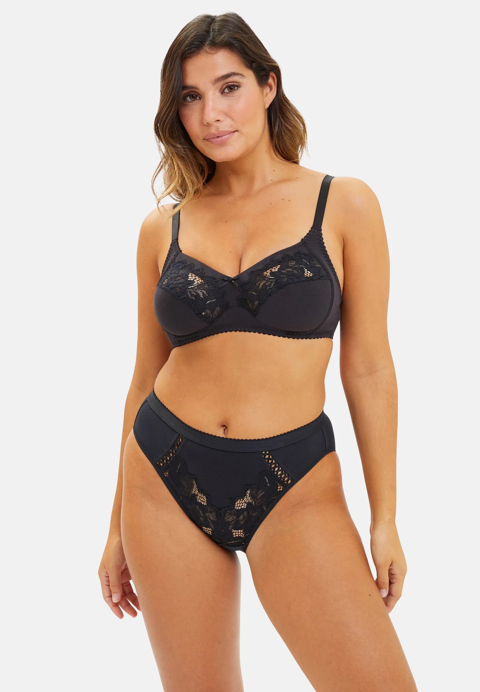 Ensemble de lingerie noir vu de devant