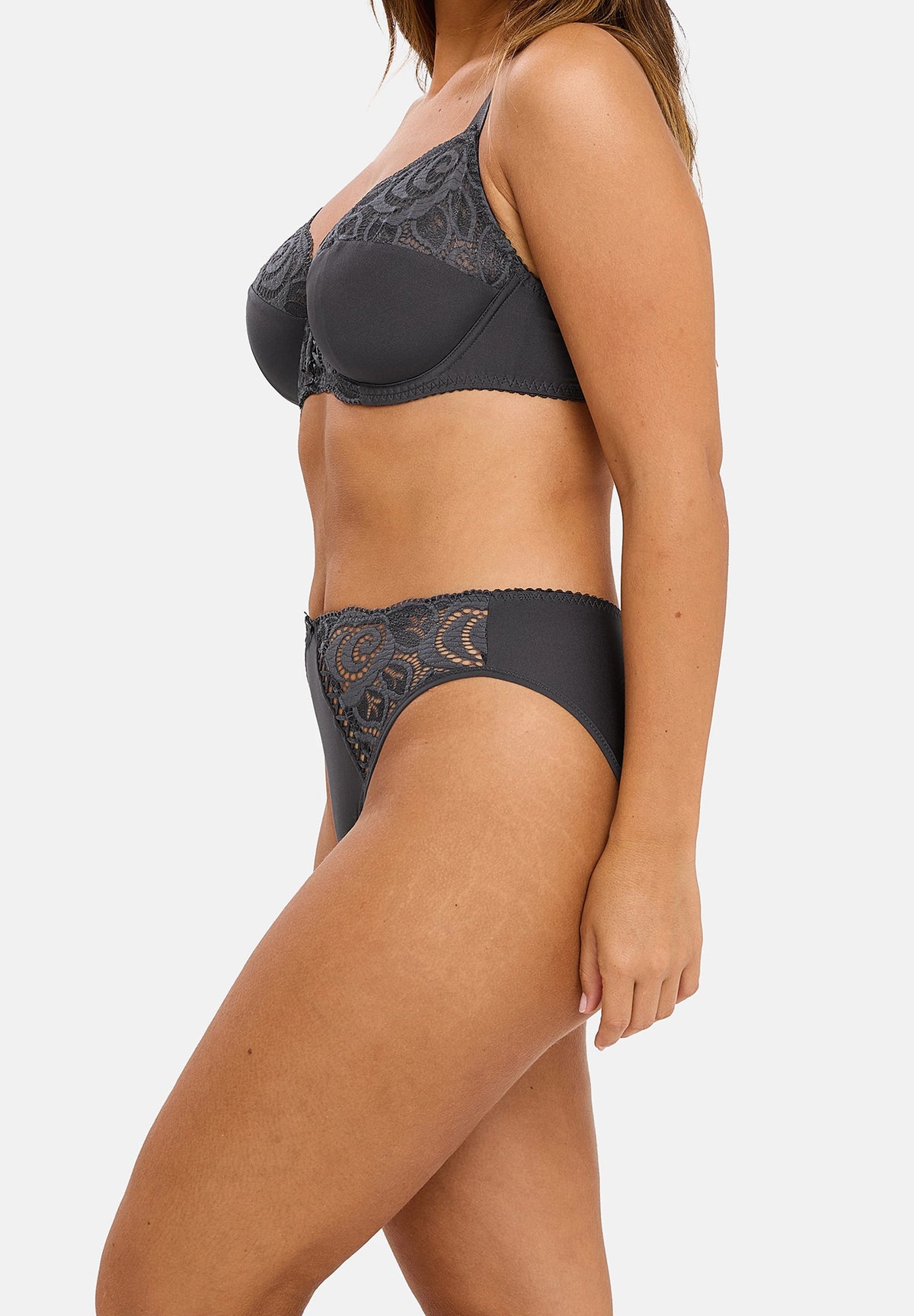 Amélie Full-Coverage Bra Periscope Gray – Lifestyle View