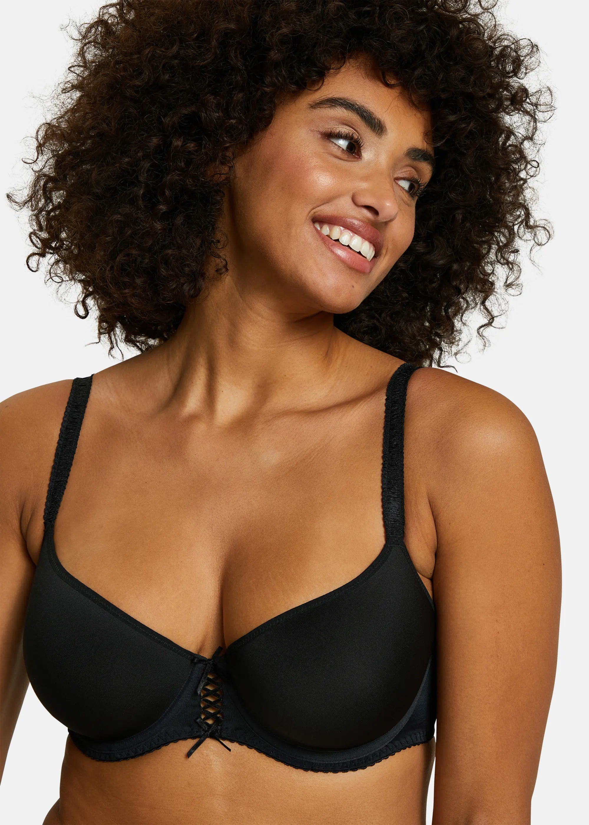 Zoom sur le soutien-gorge spacer noir