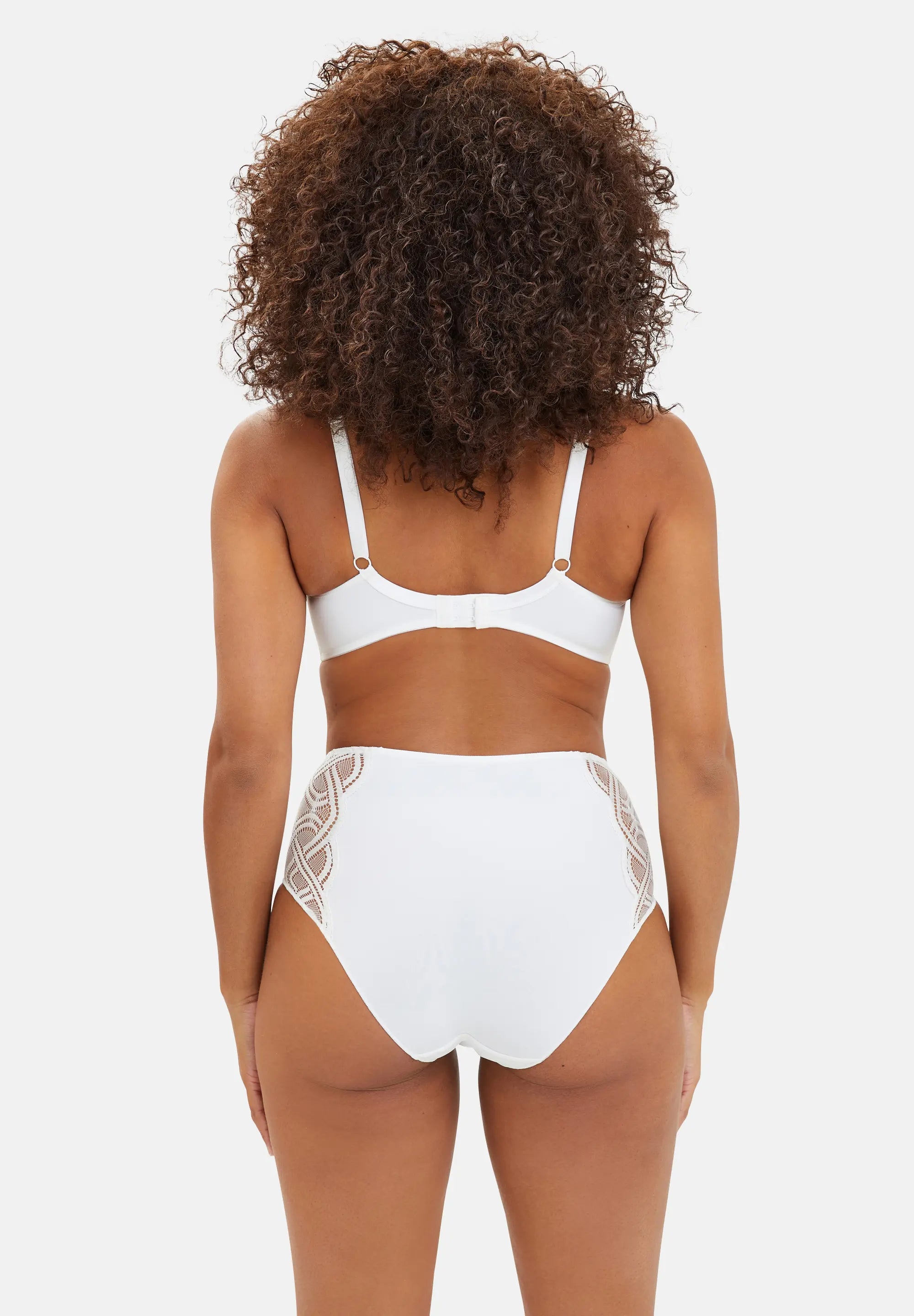 Soutien-Gorge Emboîtant - Blanc - en dentelle - porté avec la culotte assortie - de dos