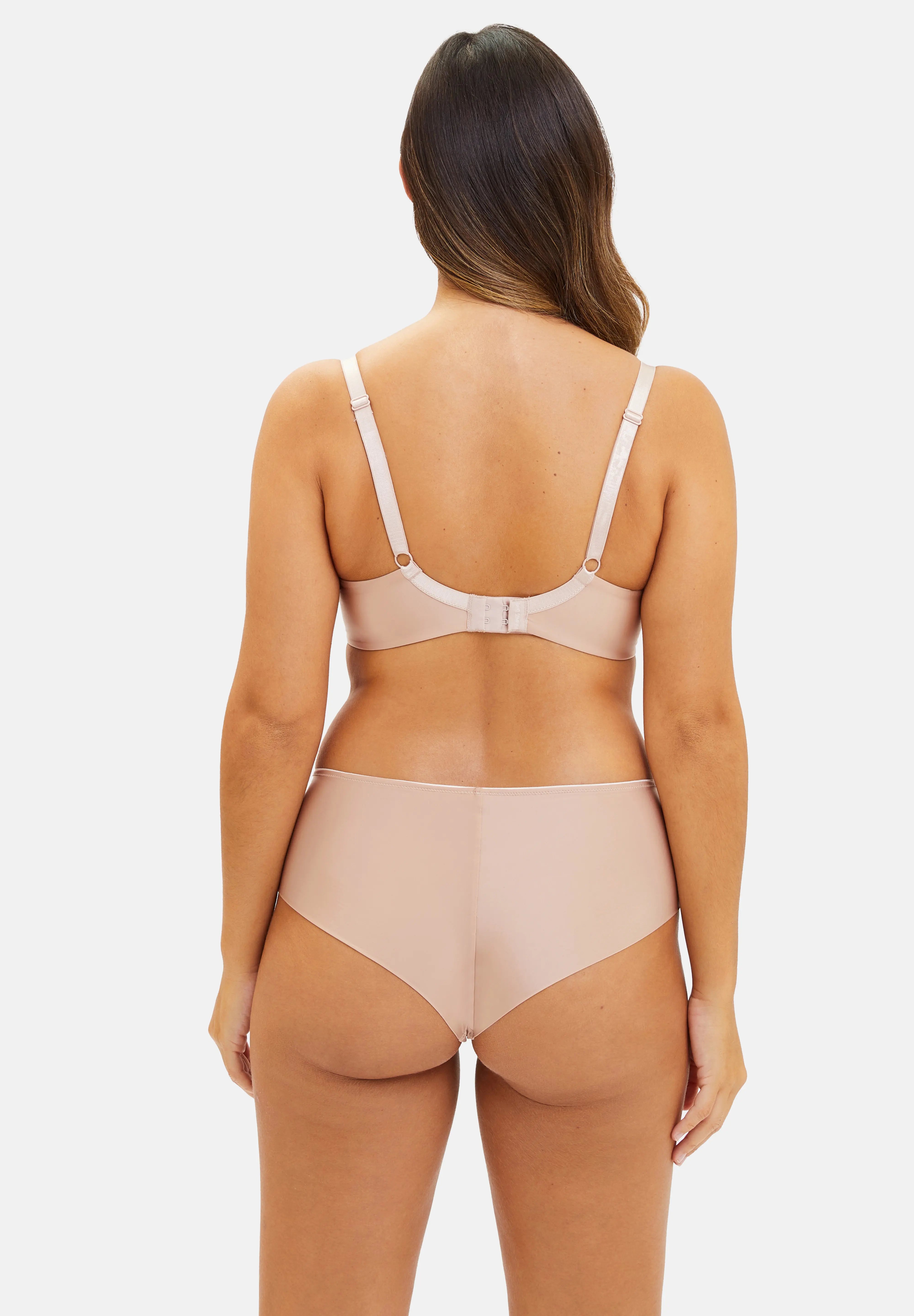 Ensemble nude avec soutien-gorge emboîtant et culotte - de dos