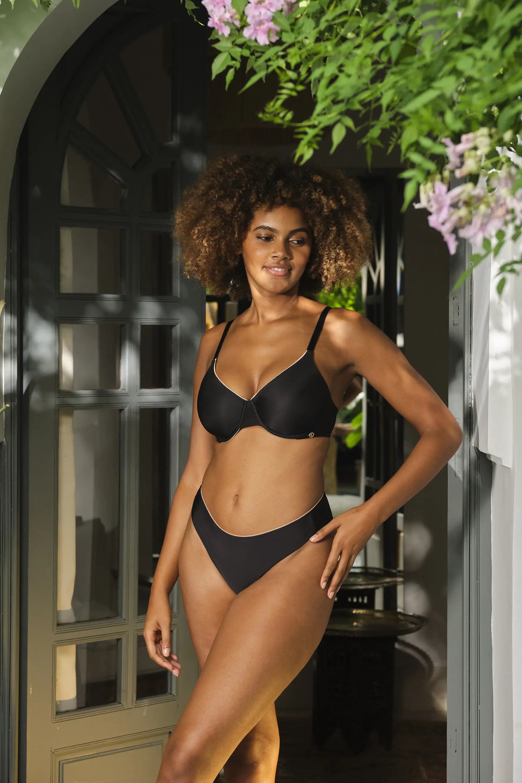 Unsichtbarer Bügel-BH Schwarz / Blush