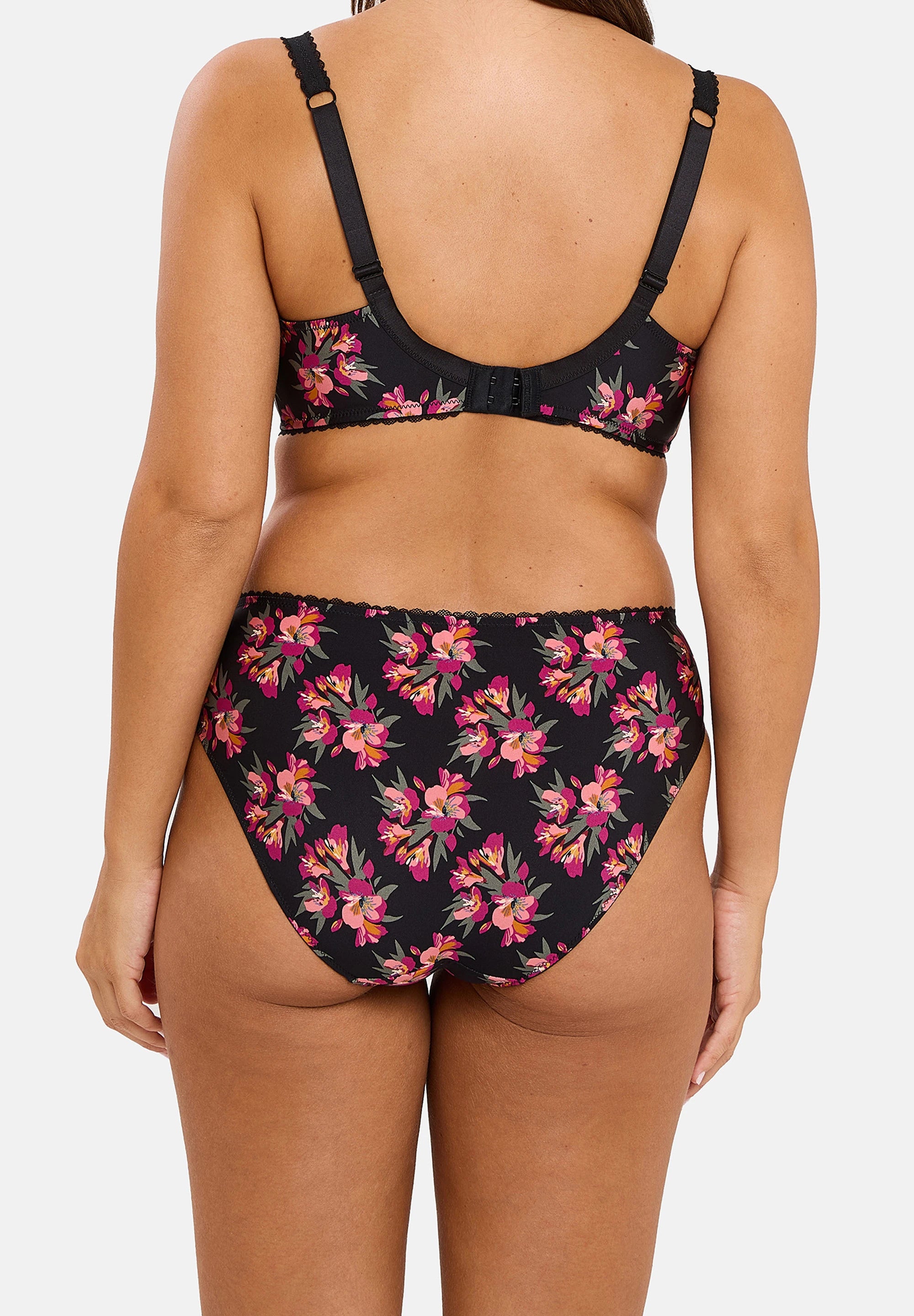 Model wearing Oriane Bouquets Black & Pink full-cup bra