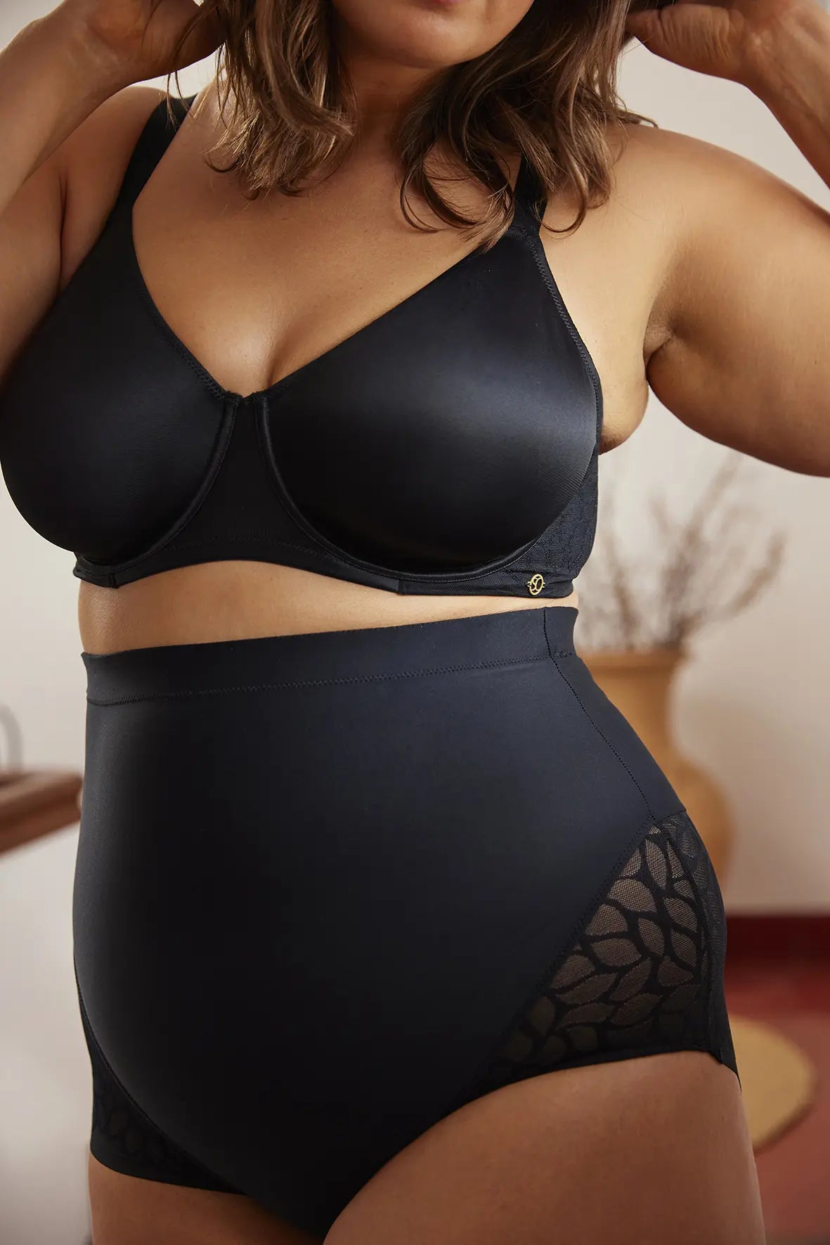 Perfect curves minimizer bra Black