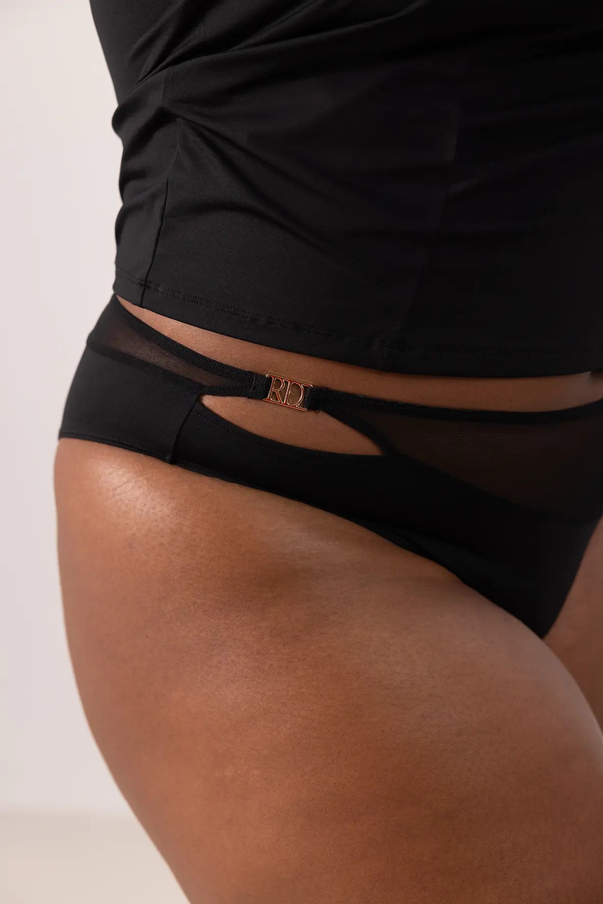 Tanga met hoge uitsnijding Romane Dicko Zwart