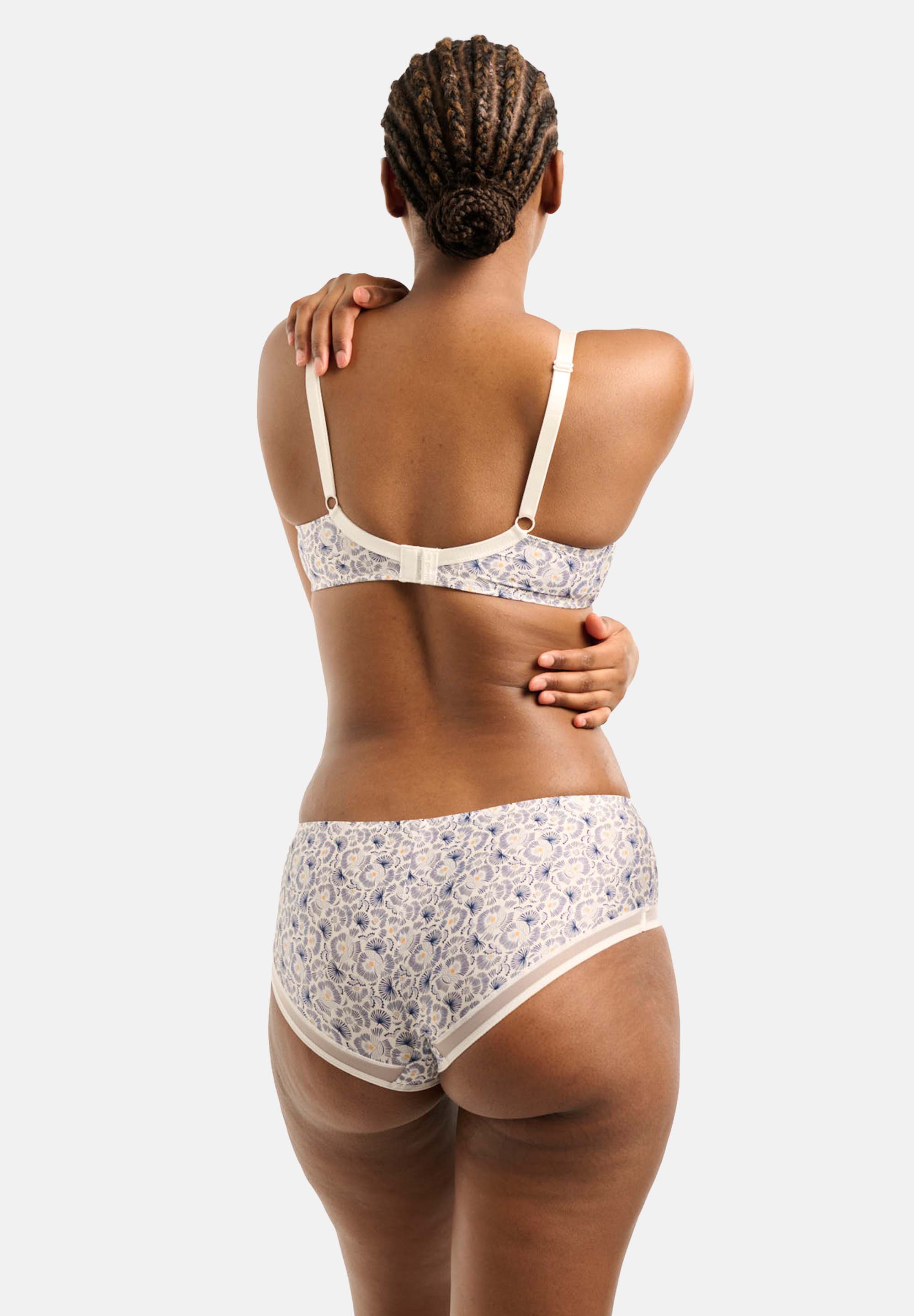 Shorty Complice Ivory & Blue Floral Print