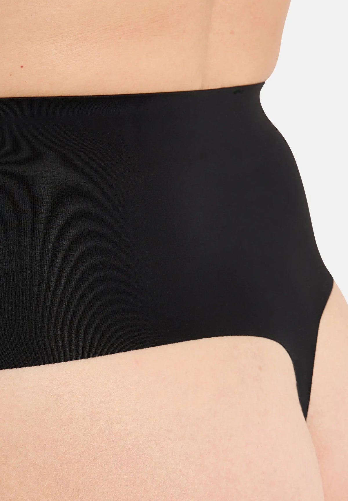 String taille haute gainant Perfect Touch Noir